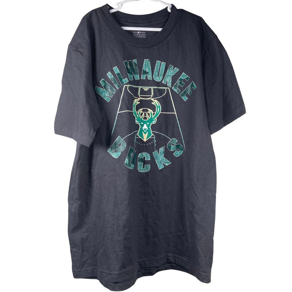 Gen2 Milwaukee Bucks Youth Size Medium 8/10 Short Sleeve Tee